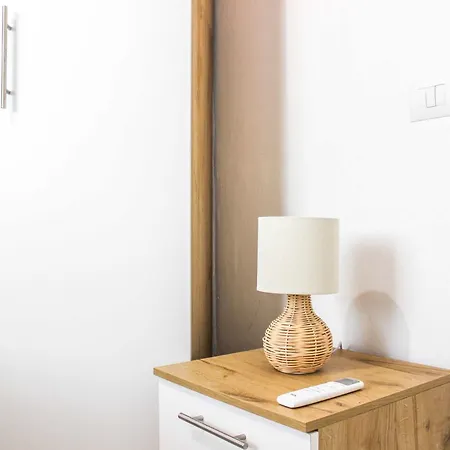 아파트 2 Bedroom 1227 *