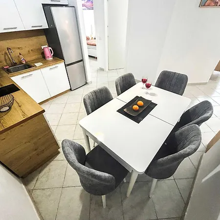 아파트 2 Bedroom 1227 *